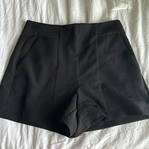 Express black shorts Size 2 - Picture 1 of 4